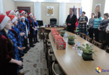 Președintele raionului a primit colindători!