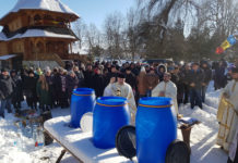 Creştinii ortodocşi de stil vechi sărbătoresc astăzi Boboteaza