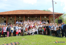 Duminică ruptă din rai cu chipul mamei în grai