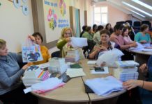 „Punguță cu 2 cărți” pentru 100 de familii din Moldova