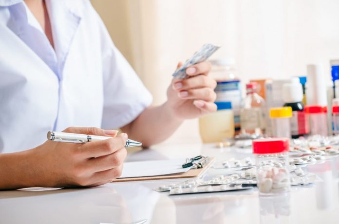 S-a-lansat-aplicatia-care-ii-ajuta-pe-bolnavii-de-cancer-si-cei-cu-boli-autoimune-sa-gaseasca-medicamentele-necesare-1024x678-2