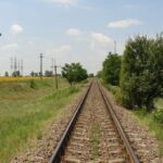 O minoră cu căștile în urechi, lovită mortal de tren la Florești