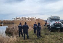 Cadavrul unui tânăr a fost găsit într-un iaz din satul Vădeni. Victima era paznic la iaz