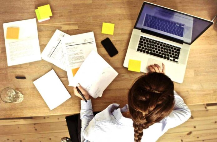 invatamantul-la-distanta-trendul-in-materie-de-studii-universitare-18508673