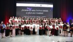 Absolvenții care au obținut media 10 la examenele de bacalaureat premiați de către Președinta Republicii Moldova, Maia Sandu, și ministrul Dan Perciun