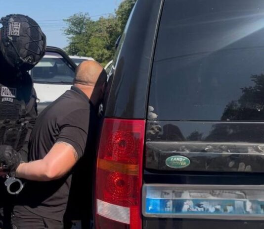 4 membri activi, parte a două organizații criminale, reținuți pentru șantaj