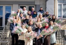 Urări și flori pentru doamnele și domnișoarele din Drochia