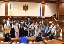 Elevii Gimnaziului „Dumitru Matcovschi” din Soroca au vizitat Parlamentul Republicii Moldova
