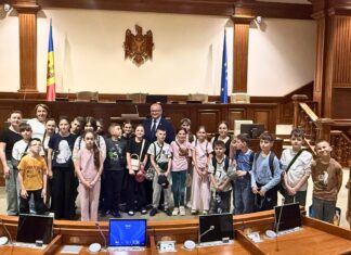 Elevii Gimnaziului „Dumitru Matcovschi” din Soroca au vizitat Parlamentul Republicii Moldova
