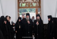 Slujba Privegherii în ajunul Praznicului Înălțării Domnului, la mănăstirea Japca