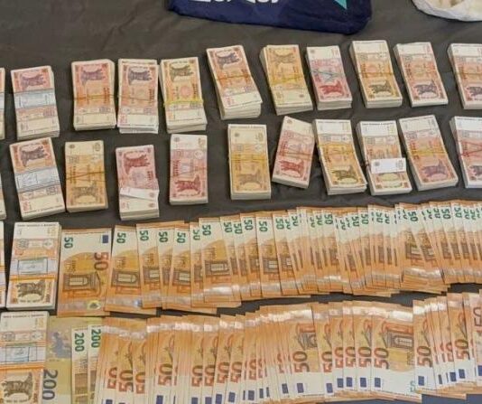 Doi cetățeni ucraineni, reținuți în flagrant pentru escrocherie. Prejudiciu de 550.000 de lei, recuperat integral