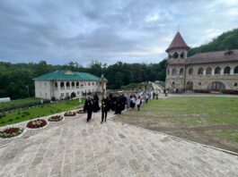 Drumul Crucii spre Mănăstirea Rudi – mărturisire de credință și jertfelnicie creștină