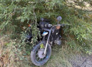 Motocicletă răsturnată la Mîndîc. Un copil de 3 ani și doi adulți au ajuns la spital