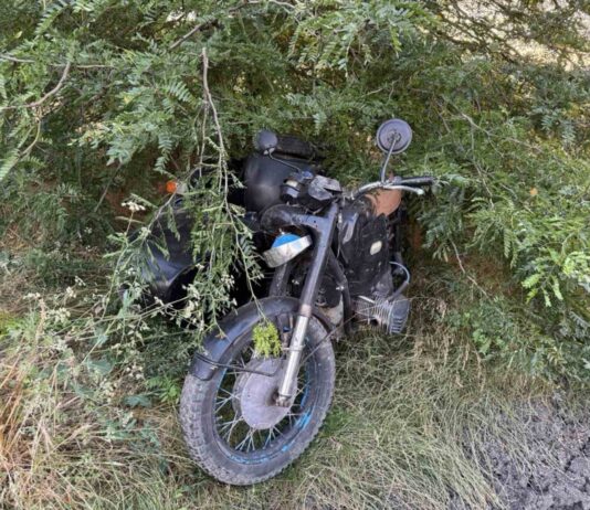 Motocicletă răsturnată la Mîndîc. Un copil de 3 ani și doi adulți au ajuns la spital