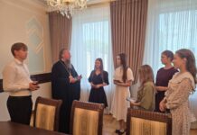 Tinerii cu cele mai bune rezultate la Bacalaureat 2026, din Soroca, au fost felicitați de Înaltpreasfințitul Ioan, Arhiepiscop de Soroca și Drochia