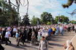 Sute de credincioși au participat la tradiționala procesiune de rugăciune cu icoana Maicii Domnului „Cu trei mâini”, în jurul municipiului Soroca