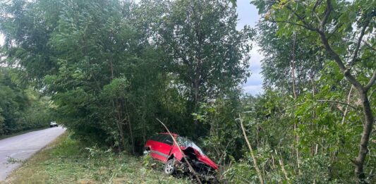 Accident mortal la Ocnița. Volkswagen răsturnat într-o fâșie forestieră