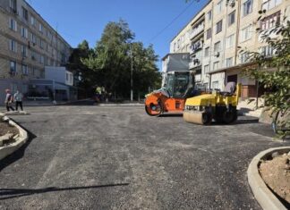 Lucrările de asfaltare de pe strada Miron Costin din Florești au intrat în etapa finală