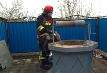 Bărbat salvat după ce a căzut într-o fântână