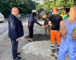Lucrări de reabilitare în curtea unui bloc locativ din sectorul 3 al municipiului Soroca