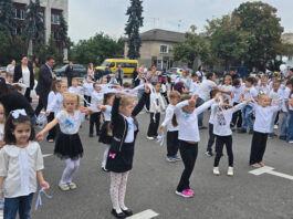 Copiii din Drochia au transmis un mesaj de pace