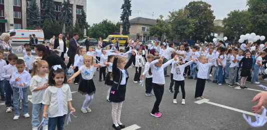Copiii din Drochia au transmis un mesaj de pace