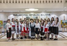Elevii Școlii de Arte „Mihai Bătrânu” din Dondușeni și-au expus lucrările la Parlament