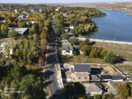 La Râșcani continuă lucrările de revitalizare urbană în zona lacului Malinovca și pe strada Trandafirilor